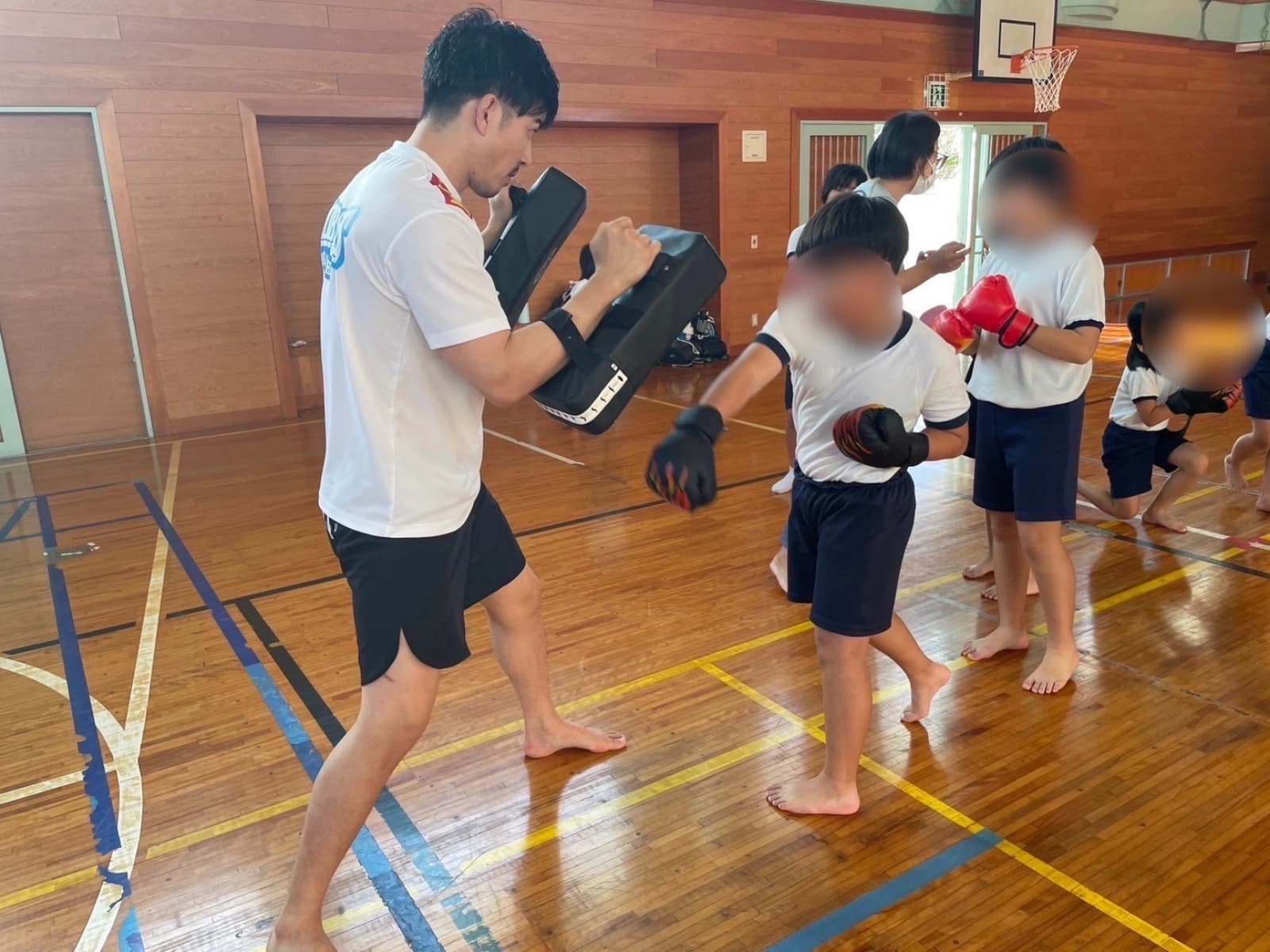 地元選手と子どもたちの挑戦の舞台を象徴するビジュアル